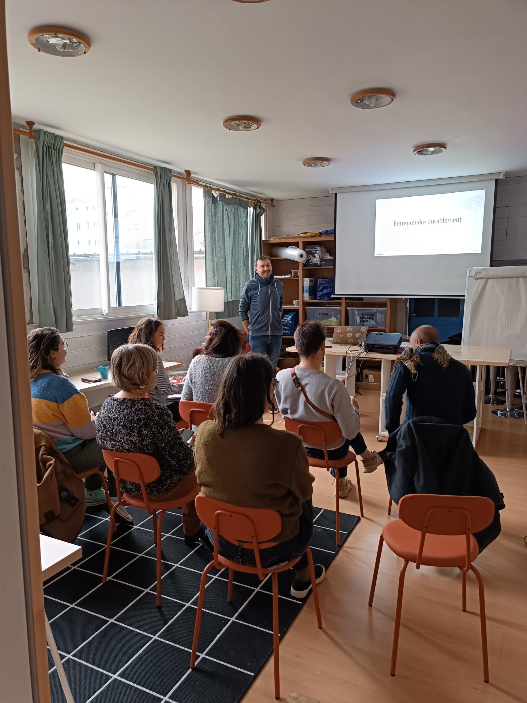 Conférence-discussion "construire une entreprise responsable" aux Ateliers de l'Ouvre-Boîtes 