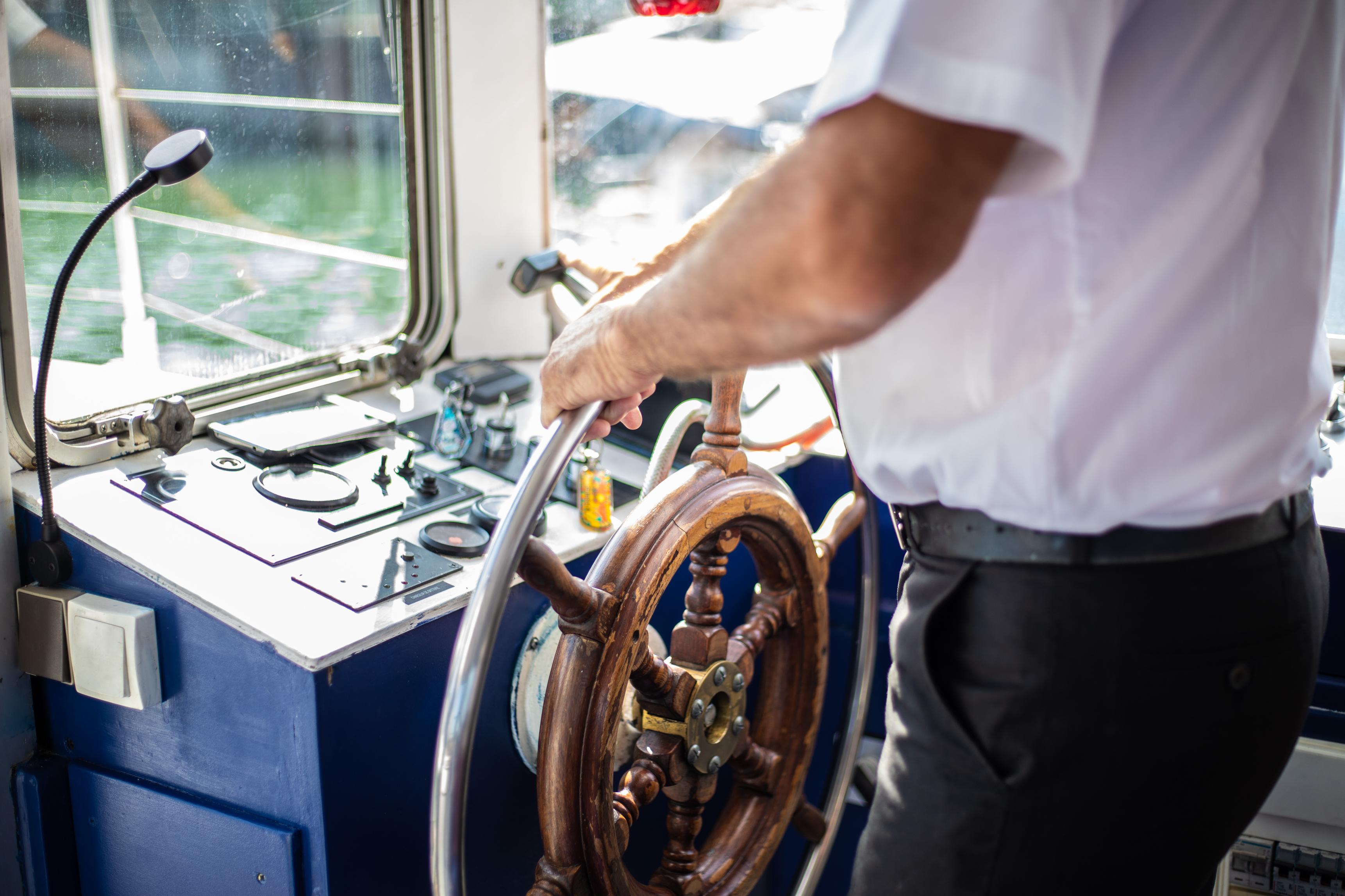 Pilote de bateau fluvial